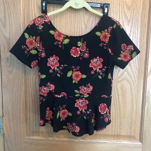 🖤SALE 🖤 Floral open back blouse